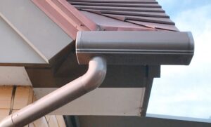 塩化ビニル製の雨どいの写真